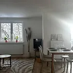 Gemuetliche In Mit Dachterrasse 아파트 말렌테