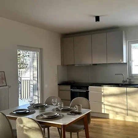 아파트 Gemuetliche In Mit Dachterrasse 말렌테
